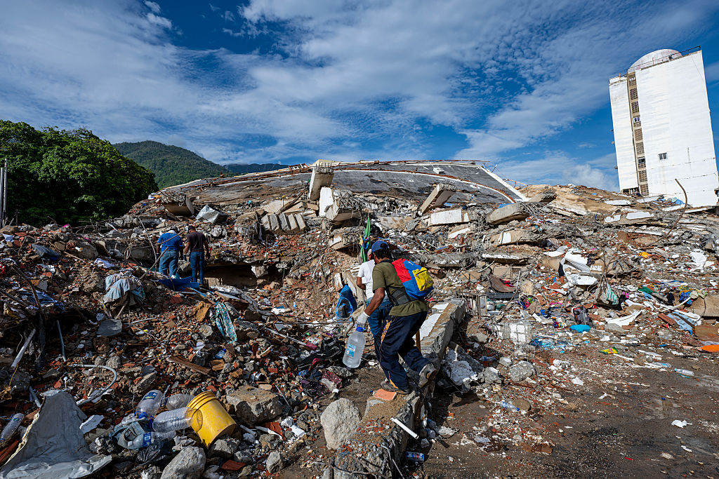 Venezuela Quake Update: Death Toll Tops 1,900 as Search Efforts Intensify
