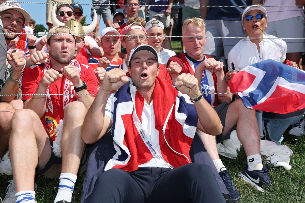 Viktor Hovland Celebrates With Norwegian Fans After Travelers Championship Win