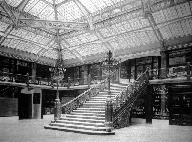 A view of the lobby at The Rookery in 1893.