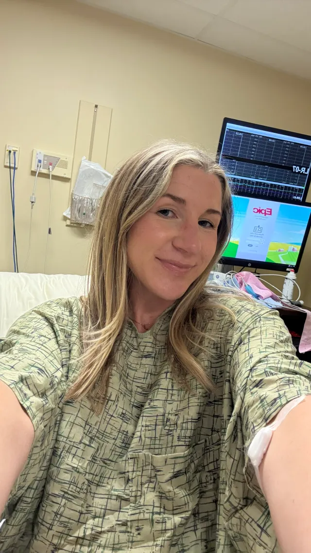 Jill Justine taking a selfie in hospital.