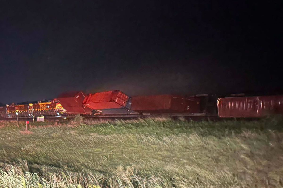 Train Knocked Over By Winds in Oklahoma Amid Tornado Alert Train Knocked Over By Winds in Oklahoma Amid Tornado Alert