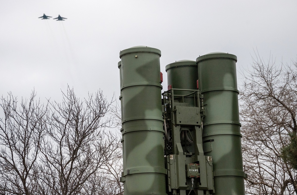 Ukraine Video Shows Drone Wipe Out Russian Triumf Launcher in Crimea
