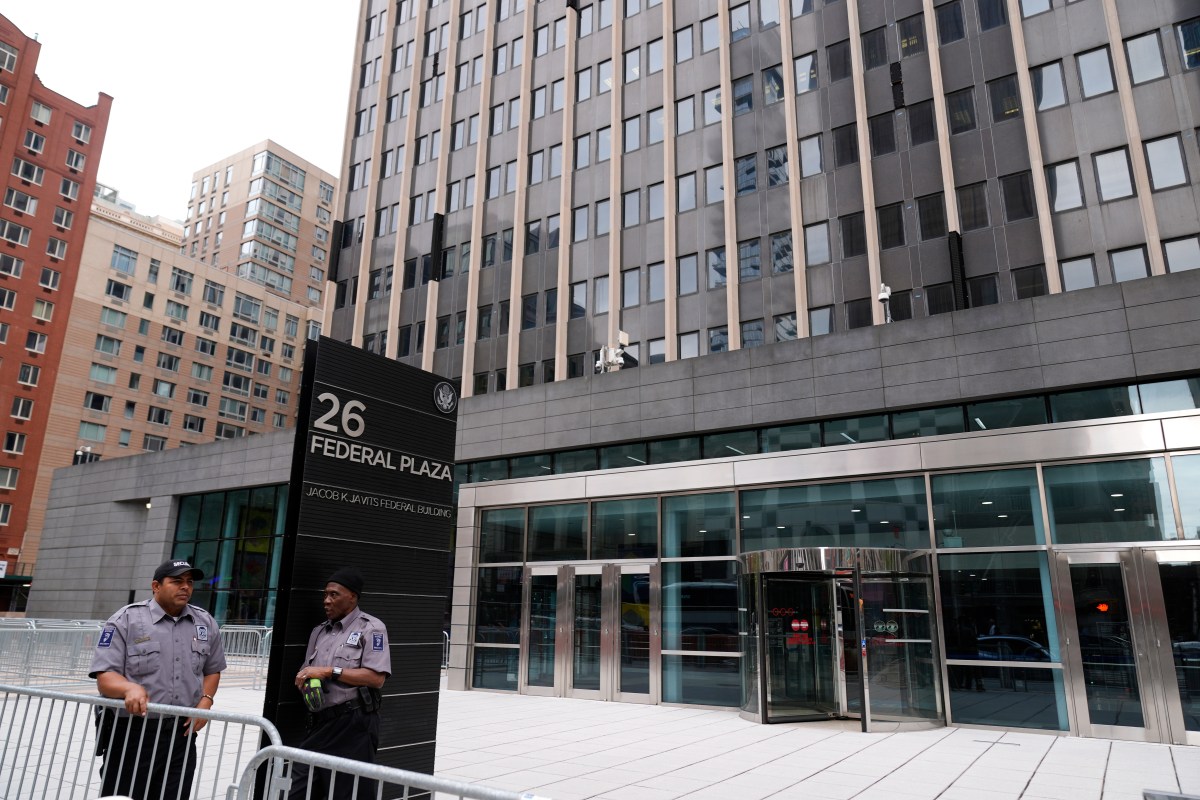 Explosion Sparks Fire Outside NYC Federal Building, Suspect Arrested Explosion Sparks Fire Outside NYC Federal Building, Suspect Arrested