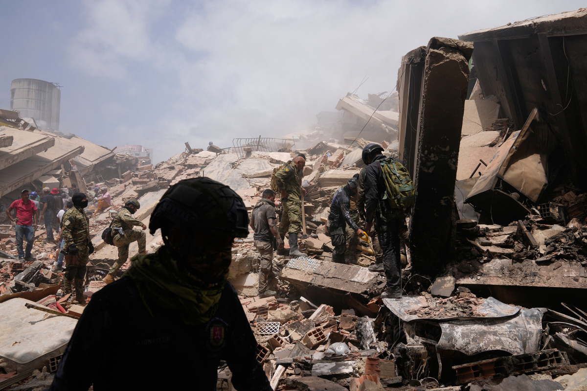 Officials Arrested for Looting After Venezuela Quakes