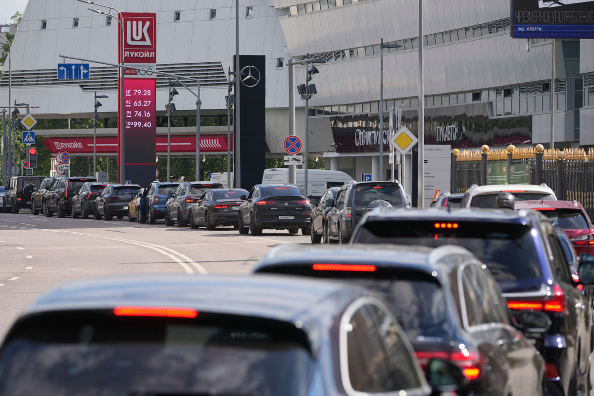 Russia's Fuel Crisis Spirals As Ukraine Strikes Oil Sites