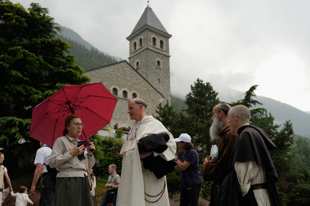 Bishops Urge US Catholics to Quit SSPX Mass After Excommunication