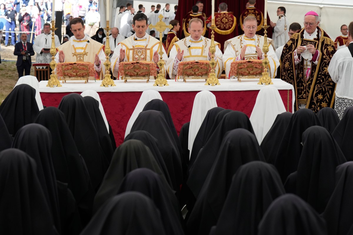 SSPX Lists Papal 'Errors' and Warns Catholics Against 'Naive' Obedience