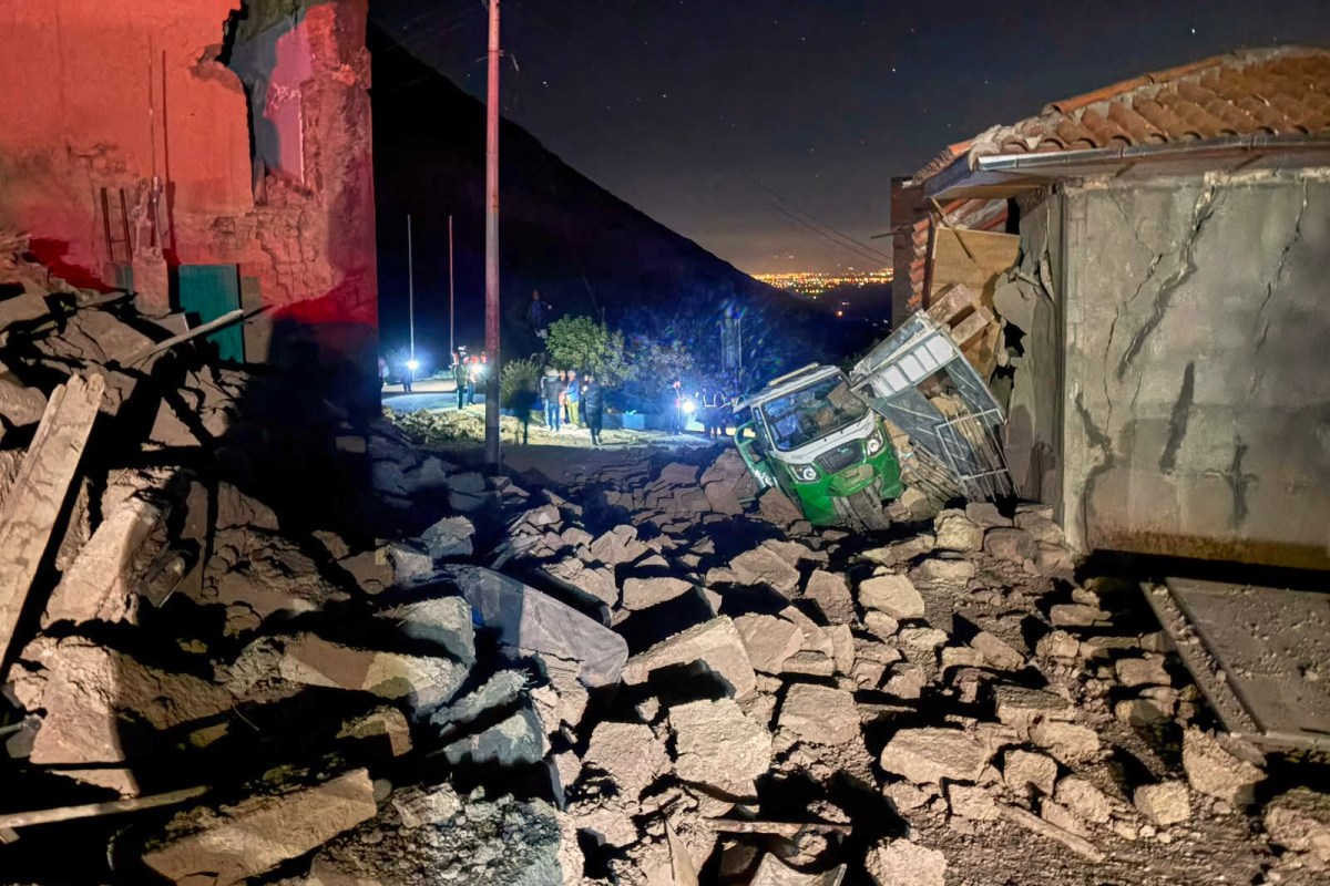 Deadly Earthquake Strikes Peru as Dozens of Quakes Hit Mexico
