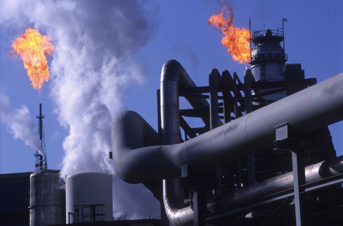 Trump Shares 'Strike on Kharg' Image, Reviving Iran Oil Hub Focus