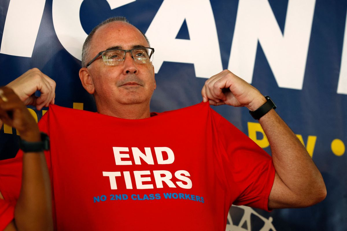 Democrats Must Pick a Side: Billionaires or Working-Class | Opinion