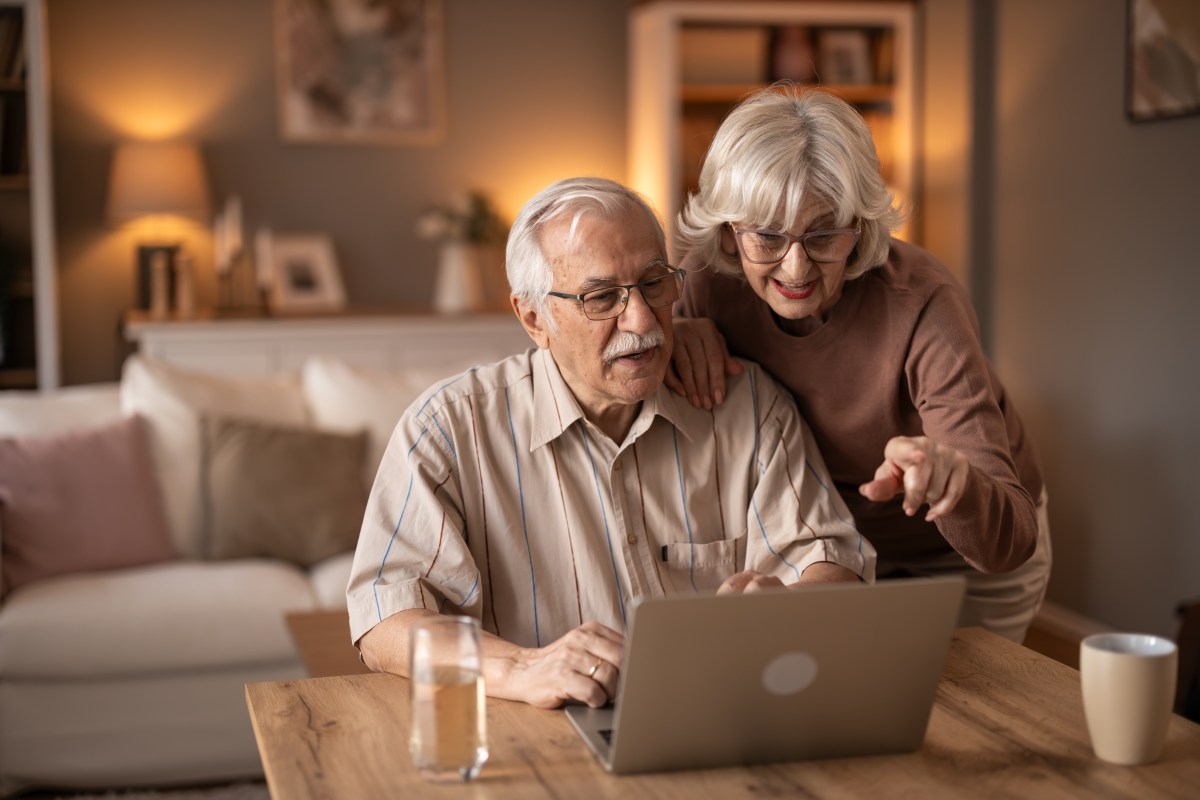 Spouses of People With Dementia Face Higher Risk Themselves, Study Finds