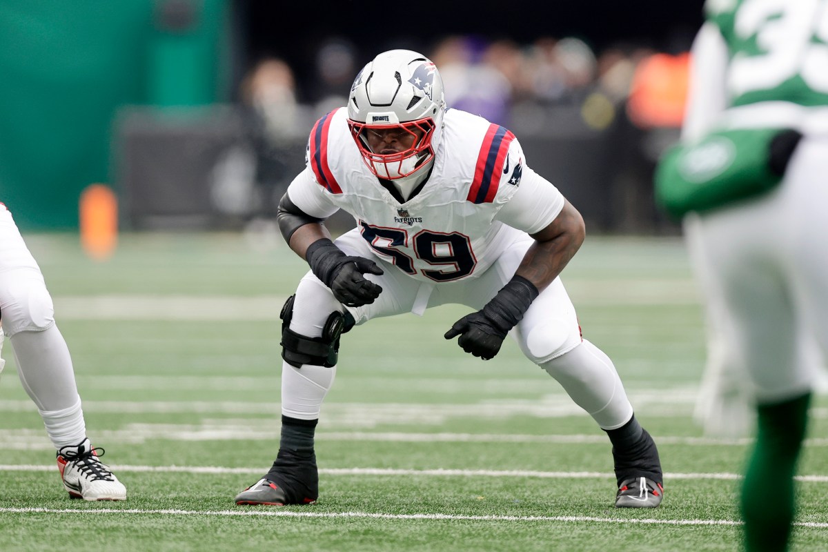 49ers' New Tackle Vederian Lowe to Miss Extended Time with Ankle Injury