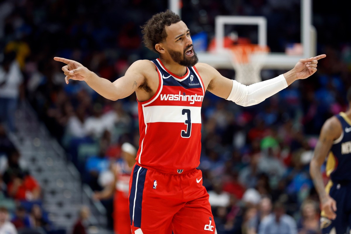Trae Young Riles Up Knicks Fans With Jalen Brunson Taunt at Fanatics Fest Trae Young Riles Up Knicks Fans With Jalen Brunson Taunt at Fanatics Fest