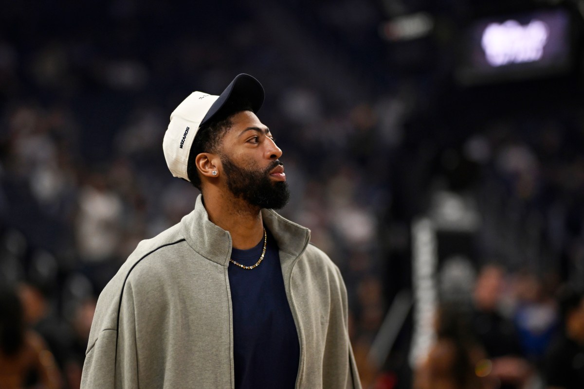 Anthony Davis Replies to Social Media Post About Rob Pelinka