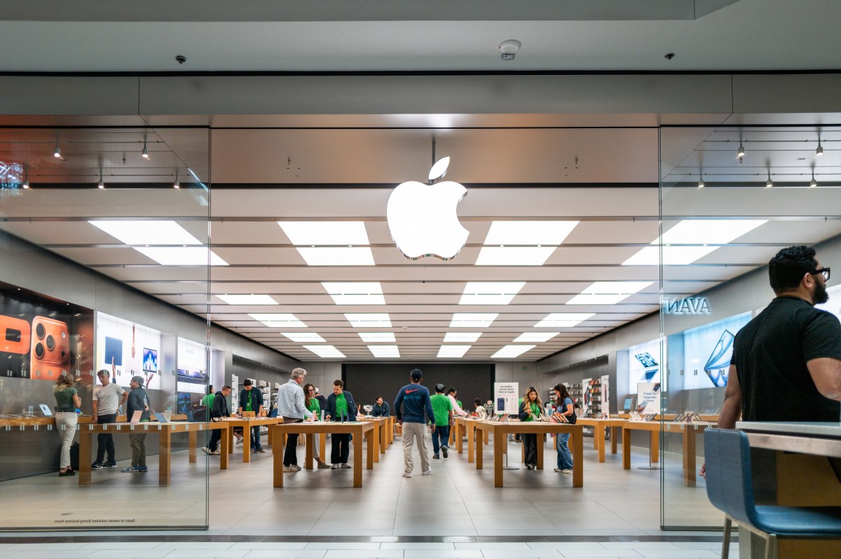 Apple Reaps Billion-Dollar Tariff Refund—Will Consumers See Any Benefit?