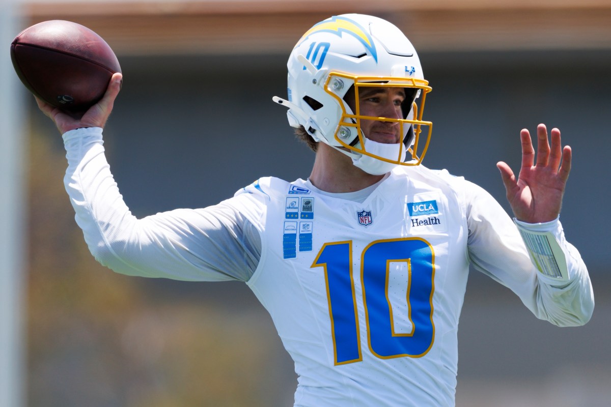 NFL Coach Delivers Criticism of Chargers QB Justin Herbert