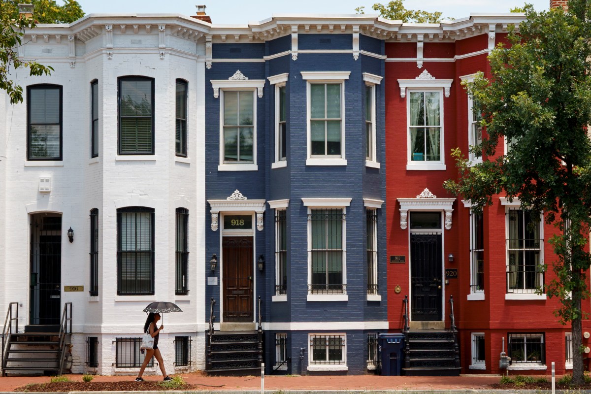 America’s New Home Sales Plummet to Weakest Rate in Years