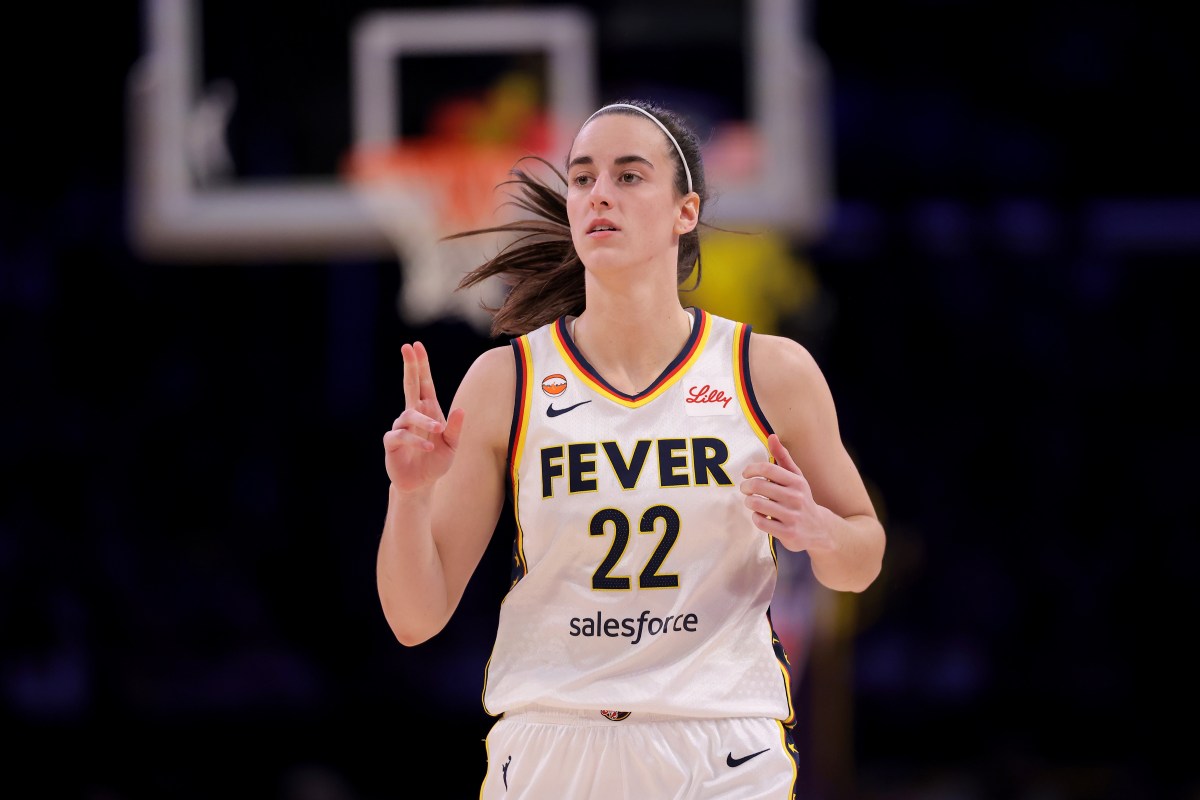 Caitlin Clark Roasted by Pregnant Aubrey Plaza at Fever Practice