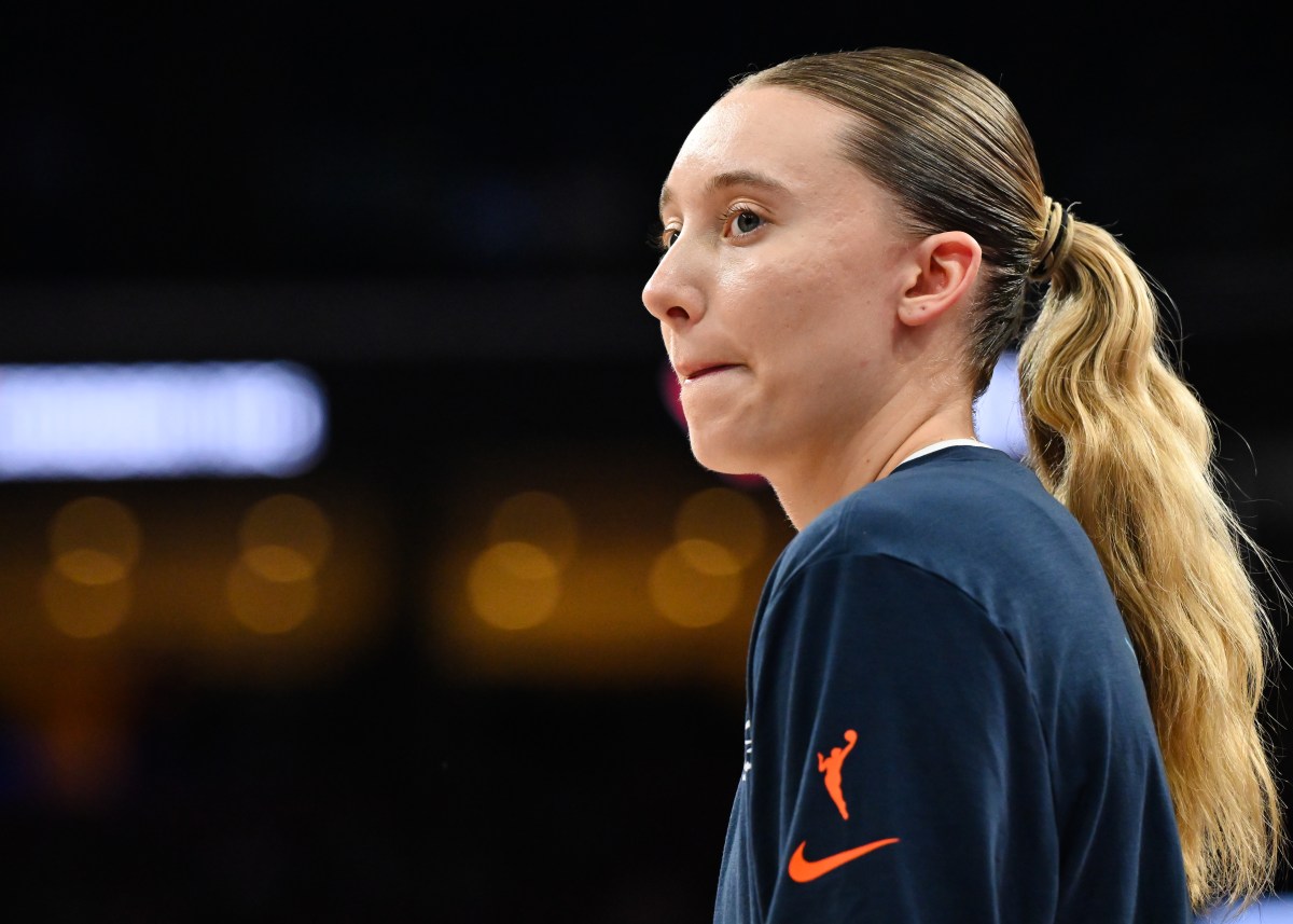 Paige Bueckers Blows Kiss to Sky Bench During Wings' Comeback Win