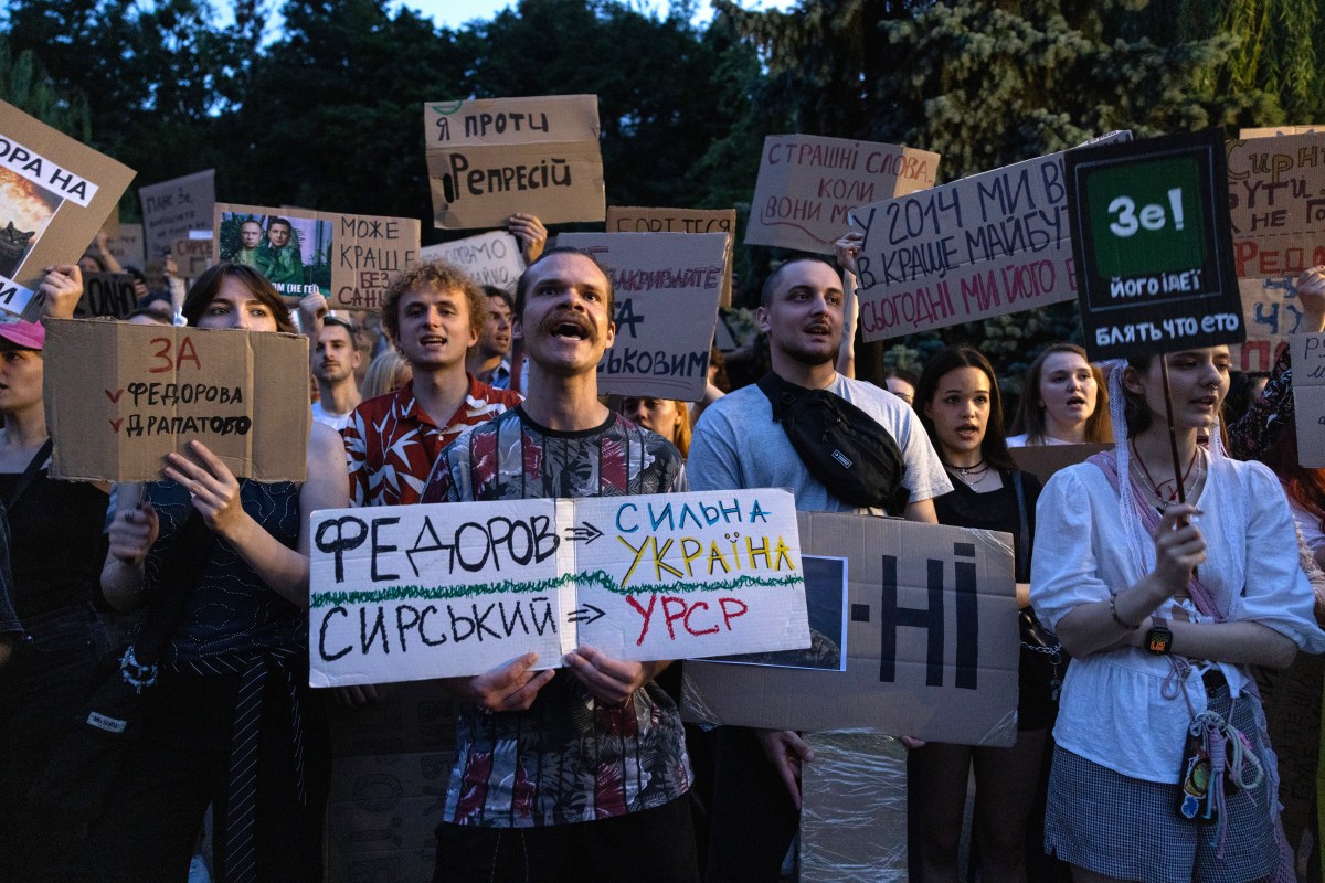 Zelensky Faces Protester Deadline As Ex-Defense Minister Rejects His Offer