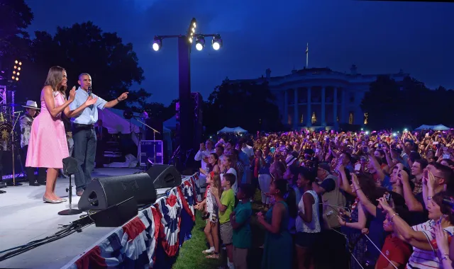 U.S. President Barack Obama (R) beside U.S. First Lady Michelle Obama (C) during an Independence Day celebration for military members and their families on the South Lawn of the White House on July 4, 2015 in Washington, DC.