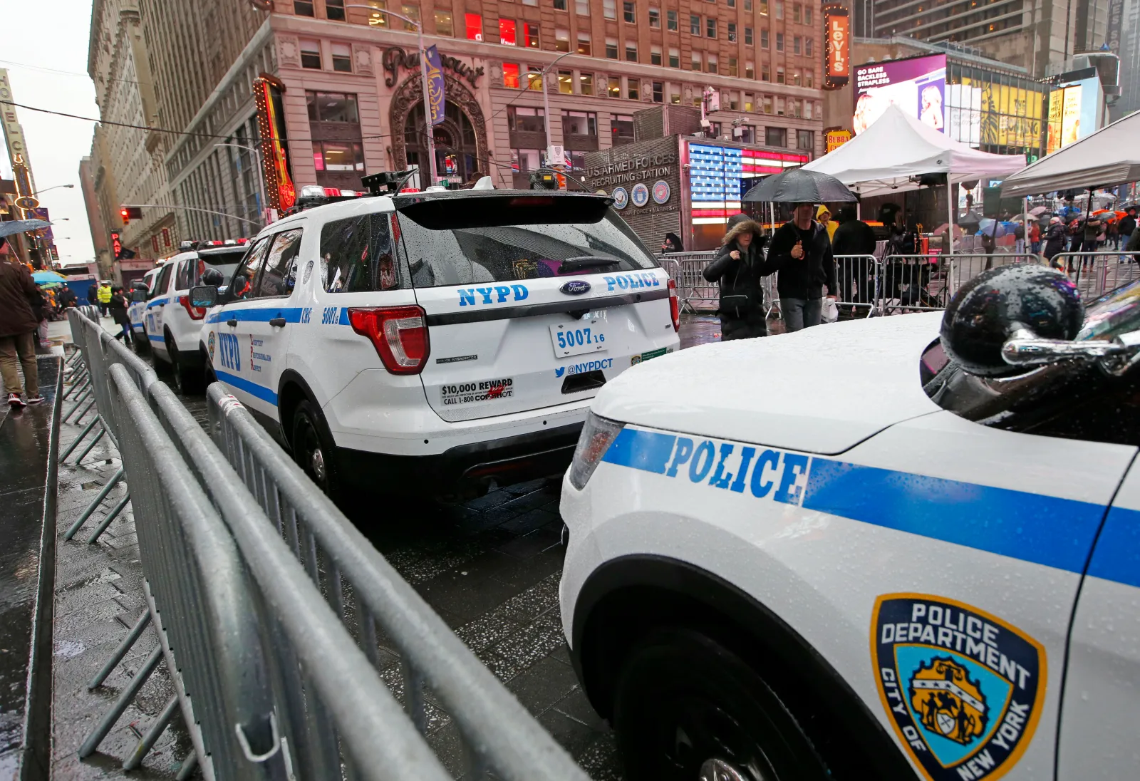 Police Fatally Shoot Woman After Random Stabbing Attack in Times Square
