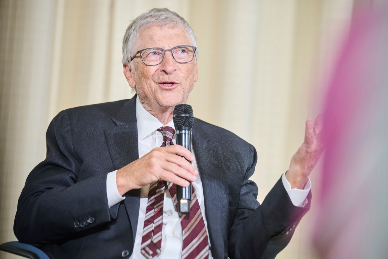 newsweek.com - Anna Commander - Bill Gates reveals what made him speak out on AI concerns