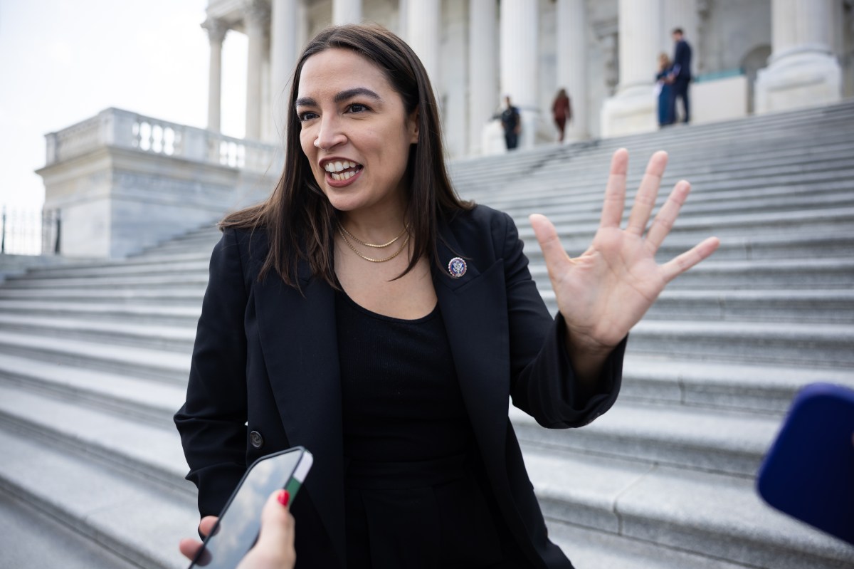 AOC’s Low Favorability Complicates Democrats’ Push for Change: Poll