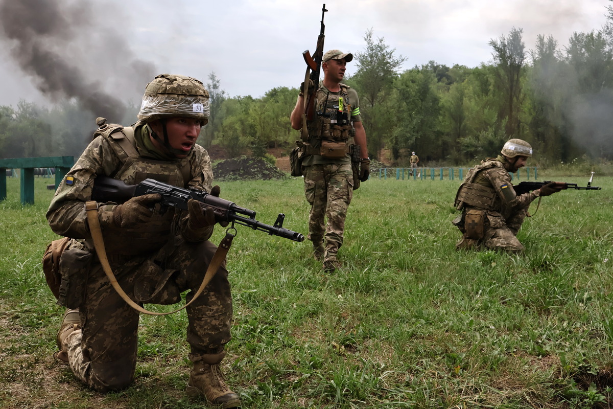 3 Warning Signs Putin Is Plotting Shift in Ukraine War