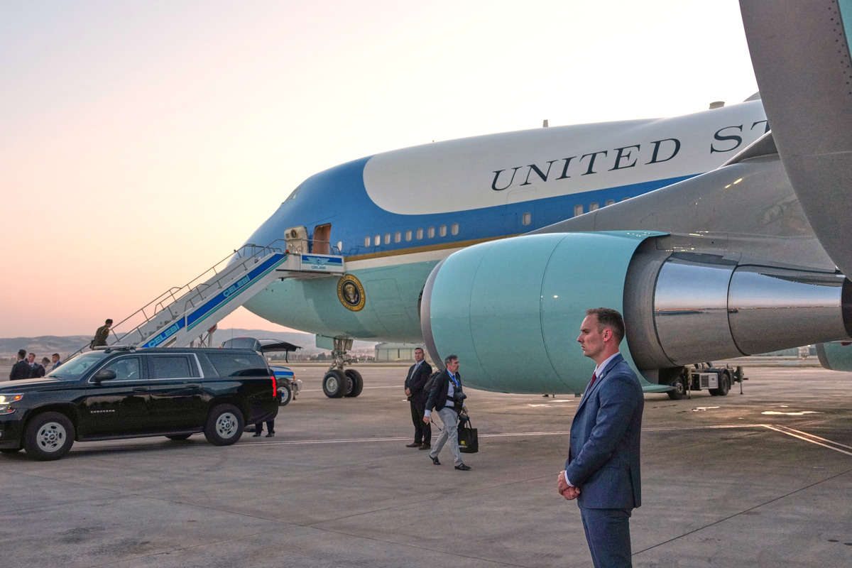 How Safe Was Trump in Decoy Plane Swap? Air Force One vs. C-32A