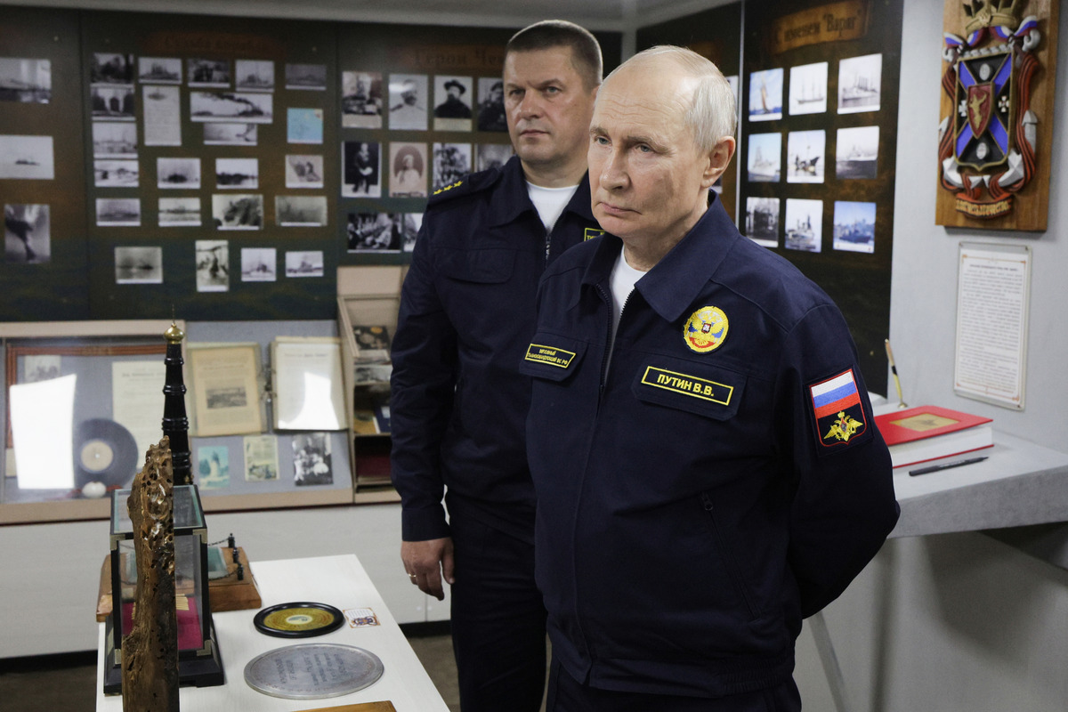 Putin Warns of Pacific Threat as Submarines Protected by Anti-Drone Nets