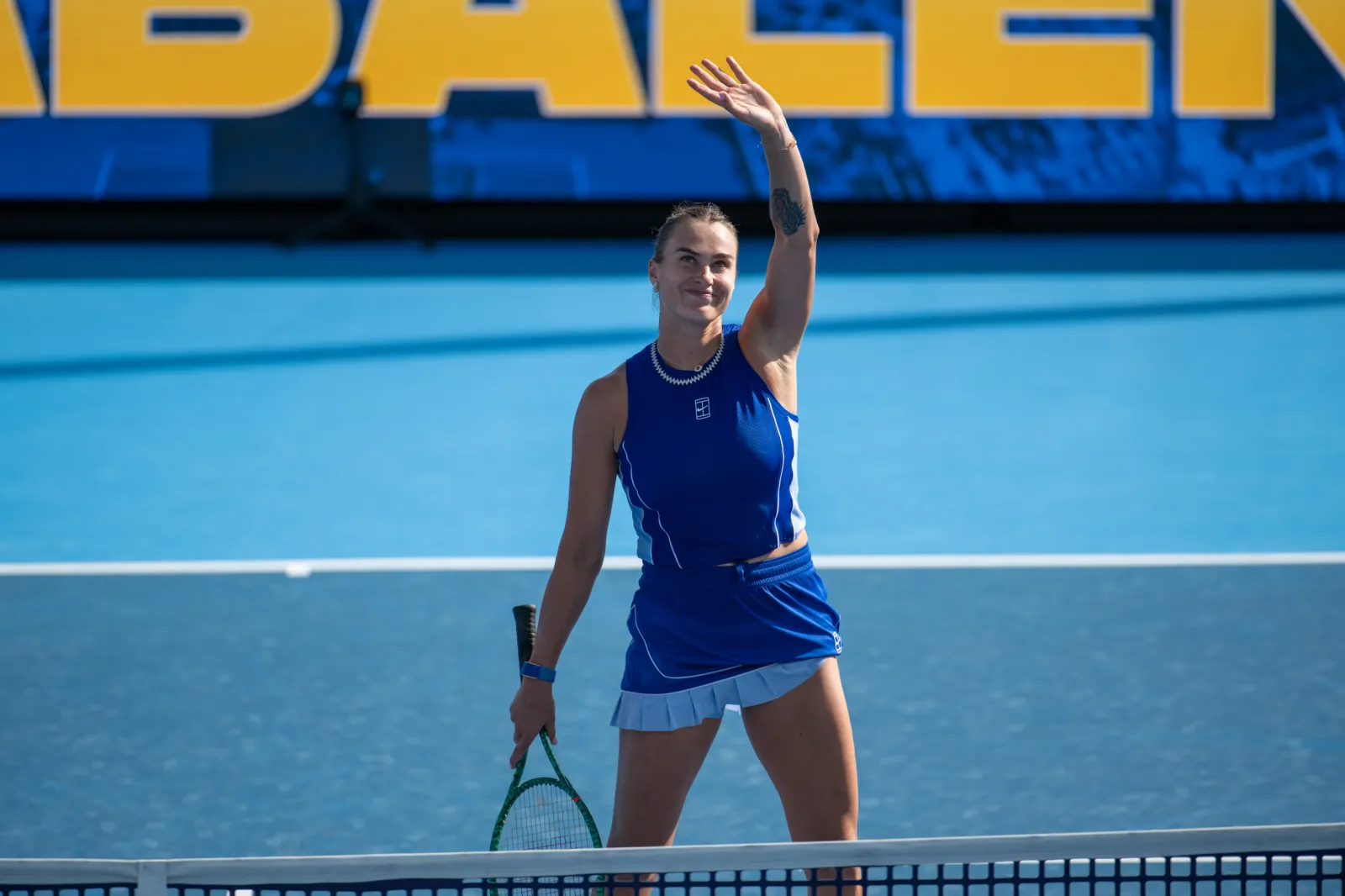 Aryna Sabalenka waves to the crowd after her straight-set victory during the 2026 Cincinnati Open at the Lindner Family Tennis Center in Mason, Ohio, on August 16. (© Karla Kinne, Tennisclix/Cal Sport Media via AP Images)
