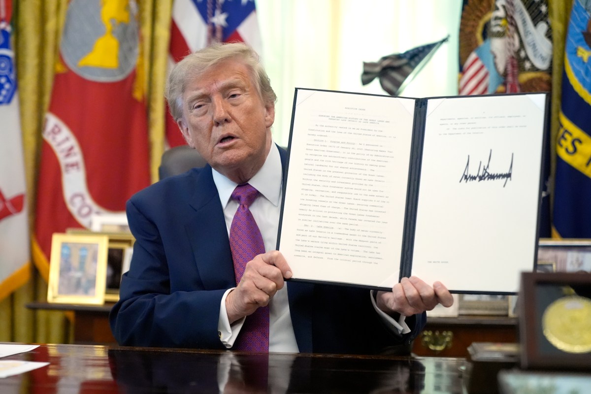 Donald Trump Signs Executive Order Renaming Lake Ontario to Lake America