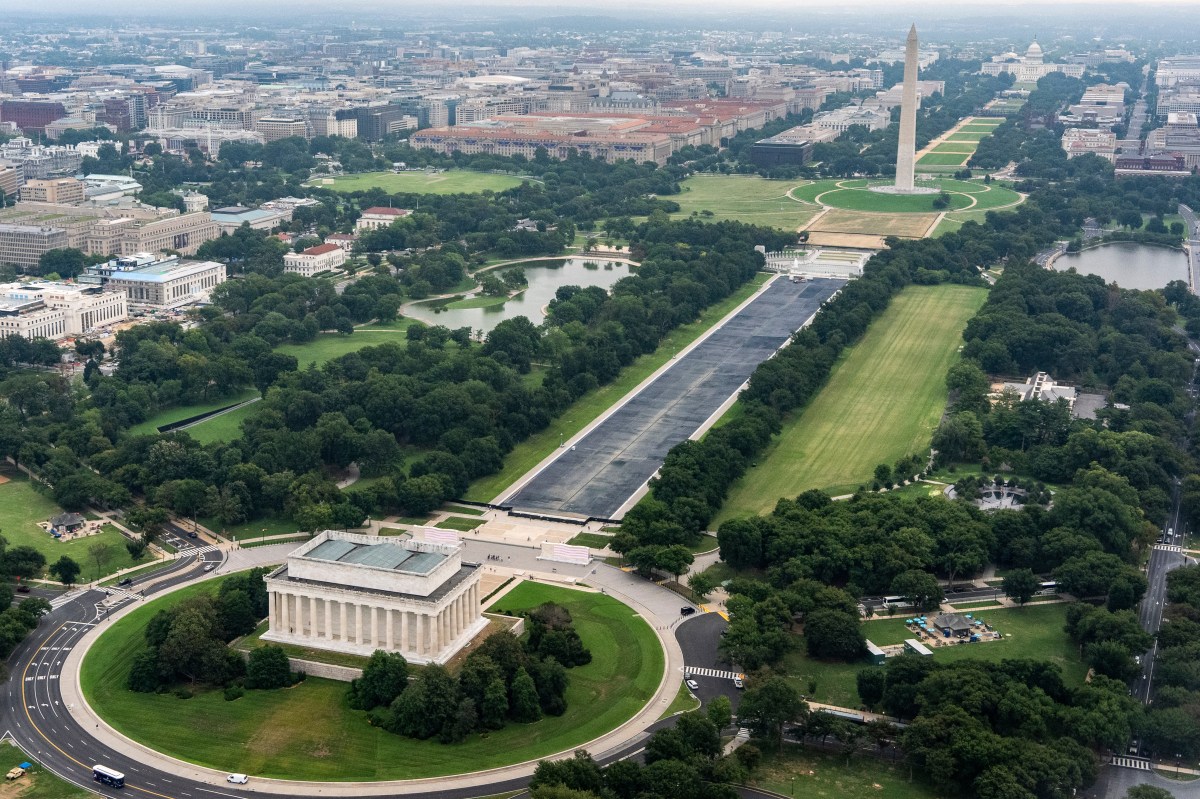 Trump Admin Still Says 'Clear Evidence' Lincoln Reflecting Pool Vandalized
