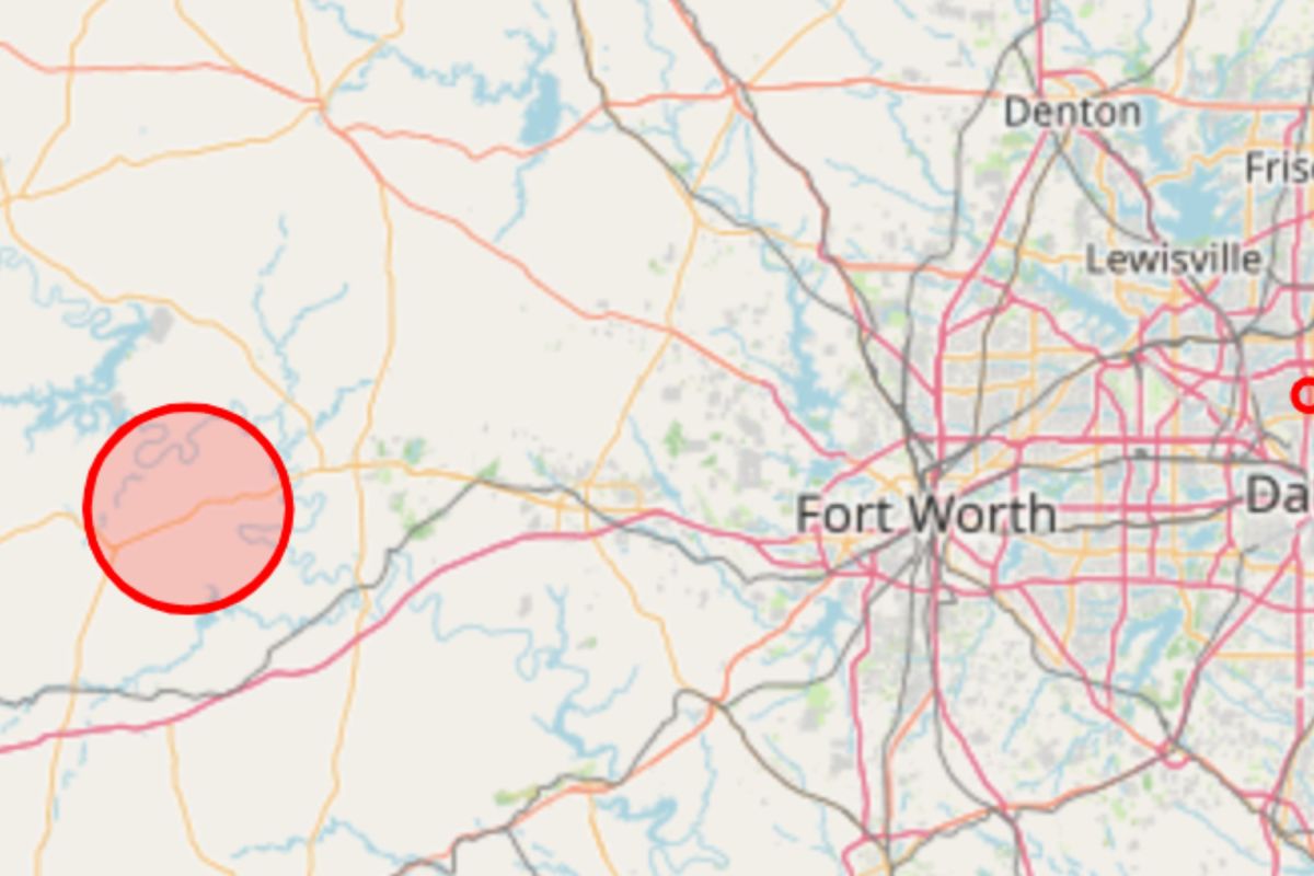 Map Shows Flight Restrictions, Evacuations As Texas Ross Fire Explodes