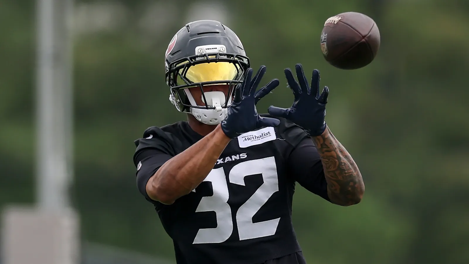 HOUSTON, TEXAS - JUNE 04: David Montgomery #32 of the Houston Texans catches a pass during OTA Offseason Workouts at Houston Methodist Training Center on June 04, 2026 in Houston, Texas. (Photo by Tim Warner/Getty Images)