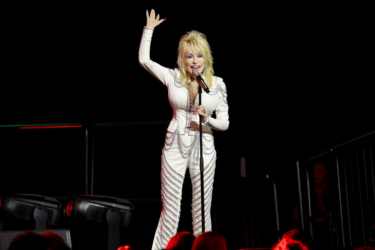 Dolly Parton Was the Last American Everyone Could Love