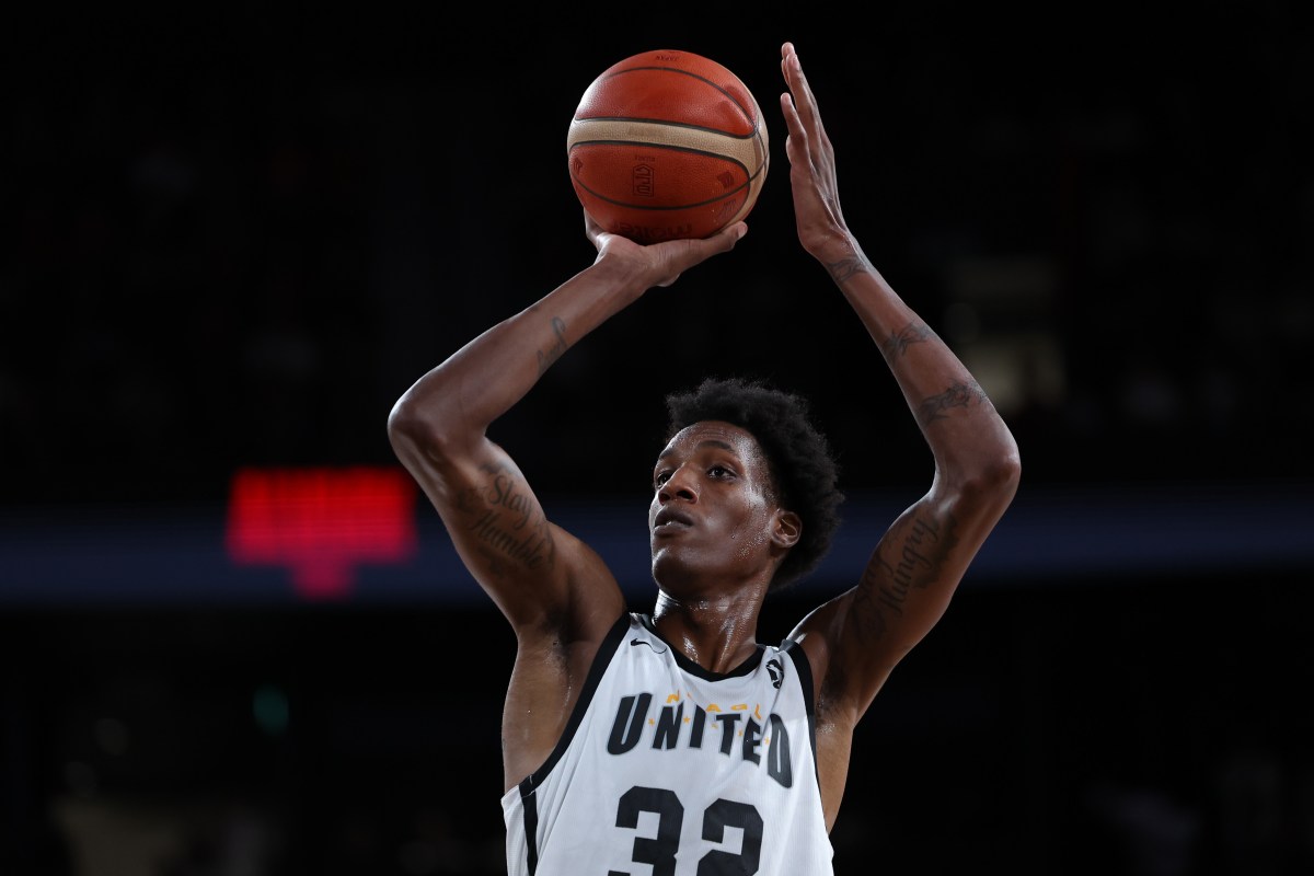 Clippers Sign Undrafted Player Taller Than Victor Wembanyama