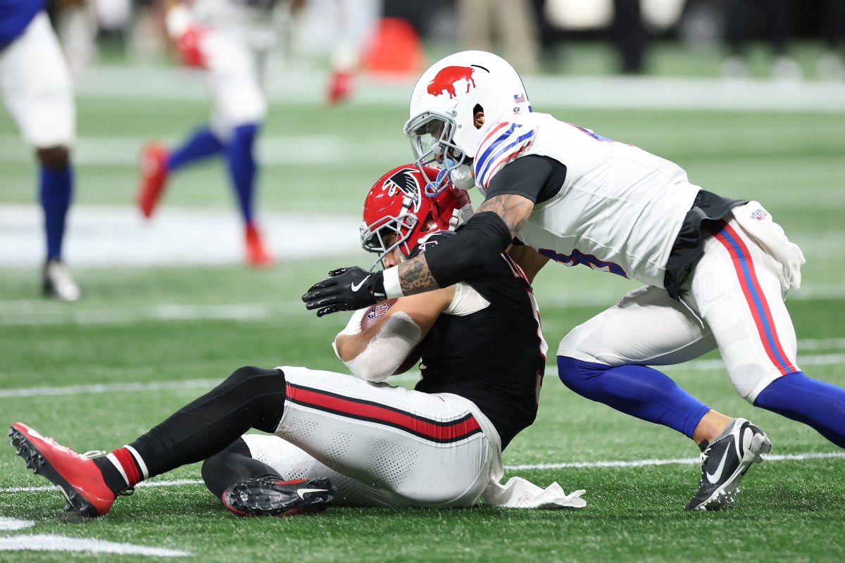 Former Bills Safety Signs with Broncos