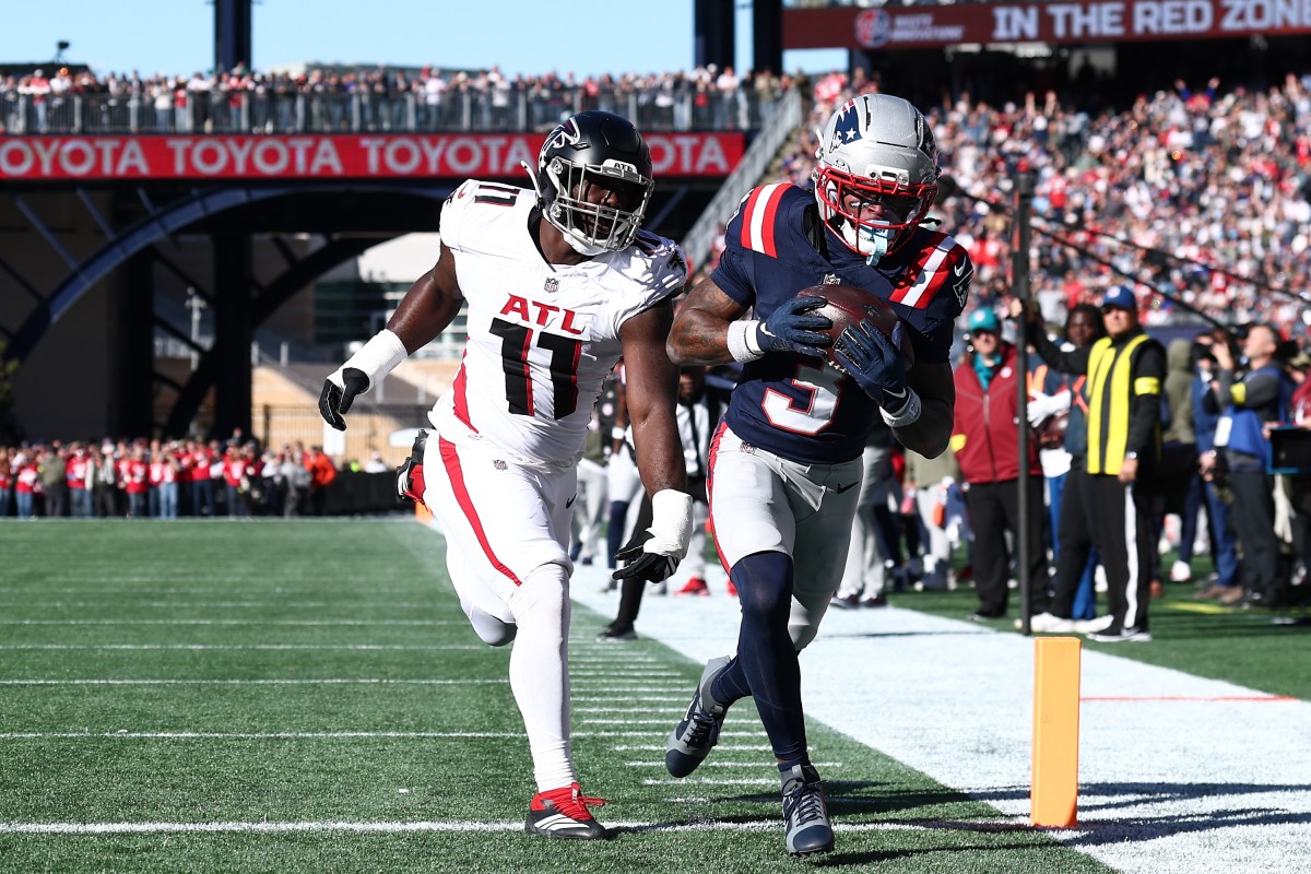 Falcons Edge Rusher Carted Off; Appears to Suffer Lower Leg Injury