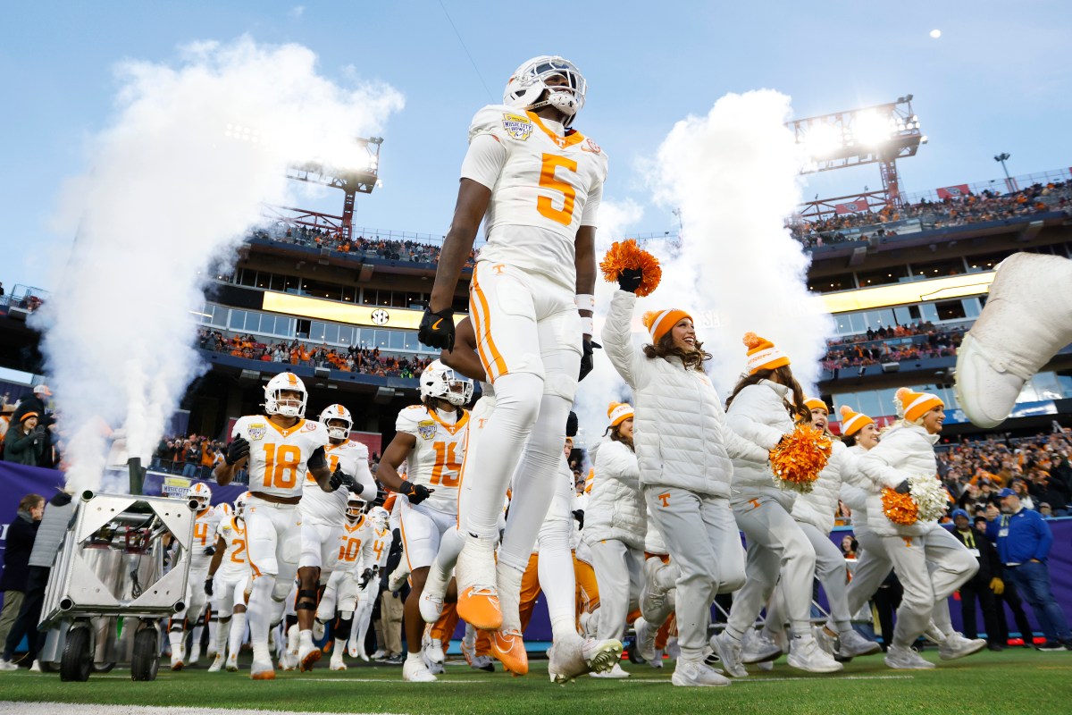 Tennessee Makes Decision on 5-Star Freshman as Starting Quarterback