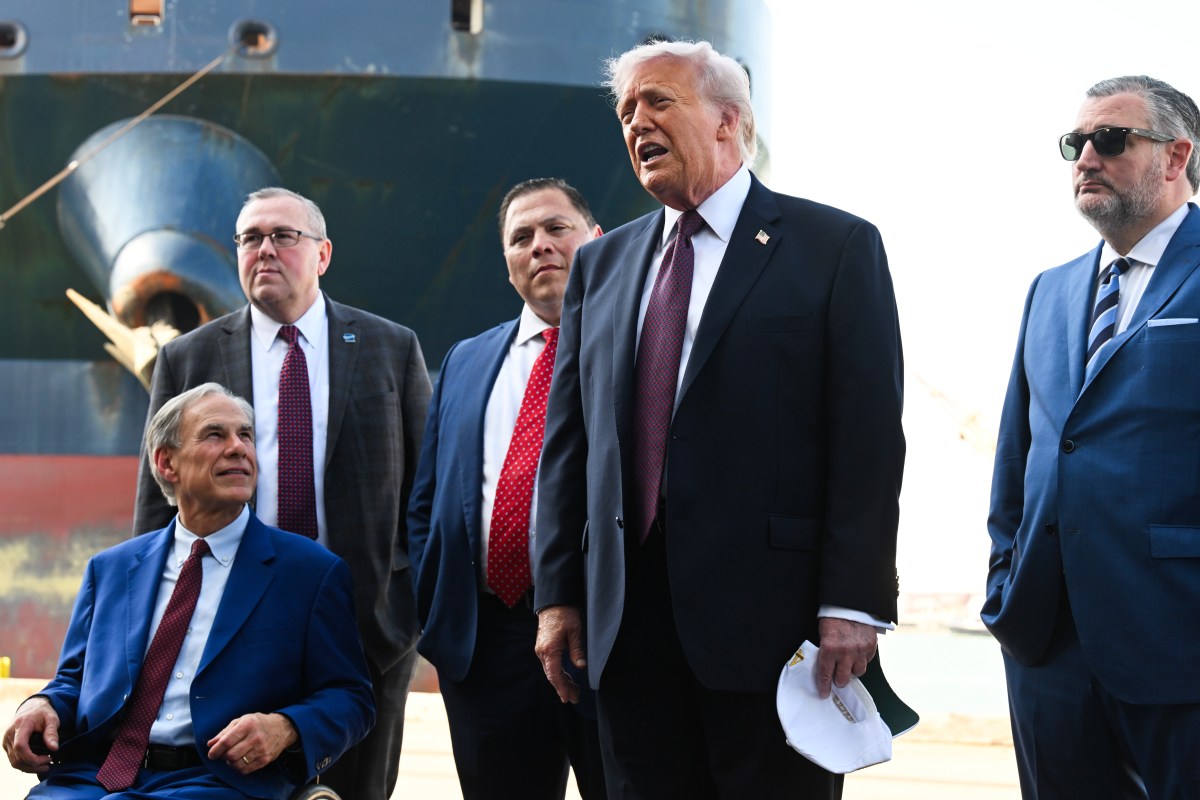 Trump Rebukes Greg Abbott&rsquo;s Texas Data Center Crackdown: &lsquo;Mistake&rsquo;