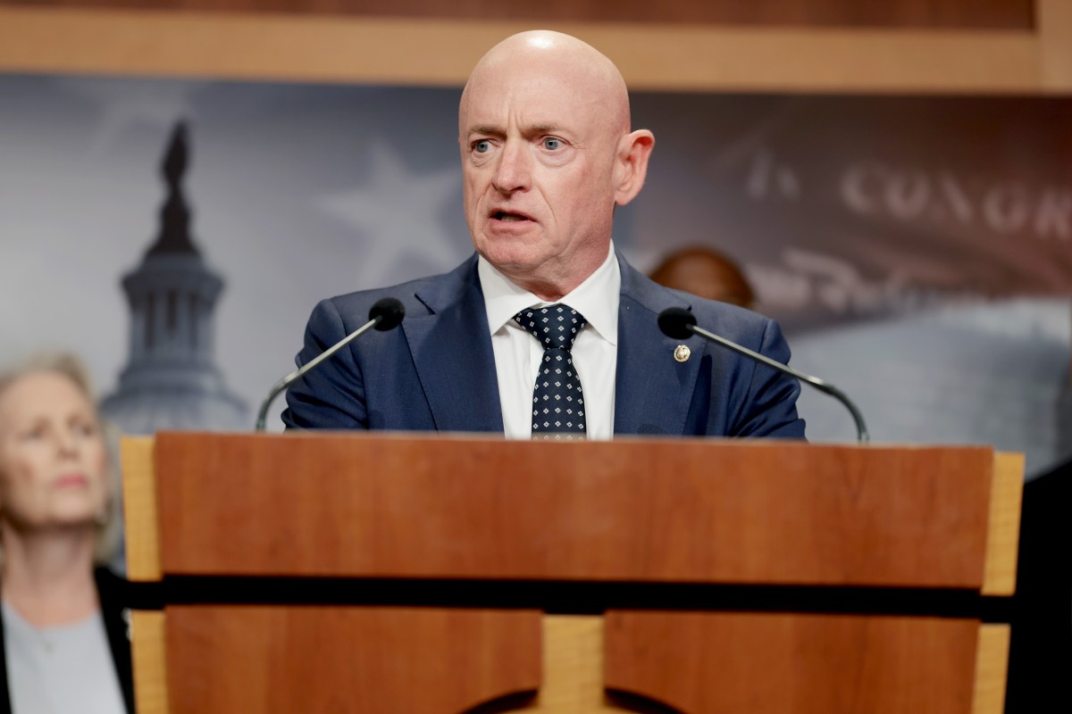 Mark Kelly’s Chances of Winning 2028 Primary as He Addresses Speculation