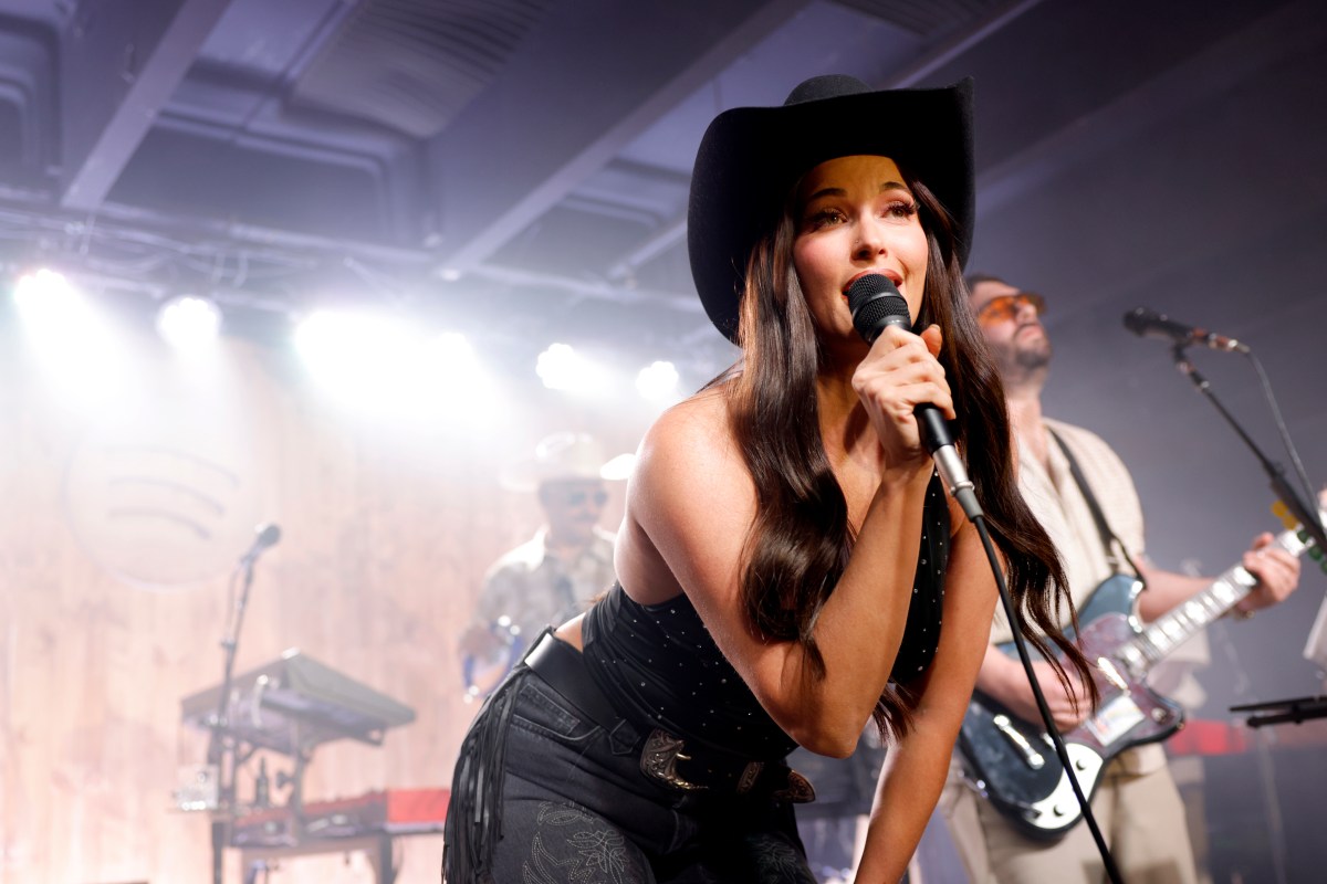 Country Singer Kacey Musgraves Angers Right With Immigrant Remarks