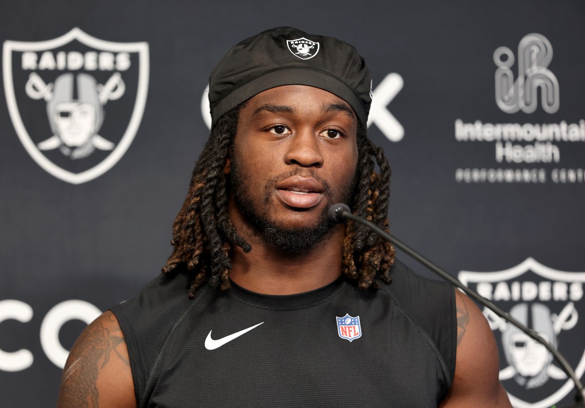 Ashton Jeanty Gives Honest Assessment of Fernando Mendoza at Raiders Camp