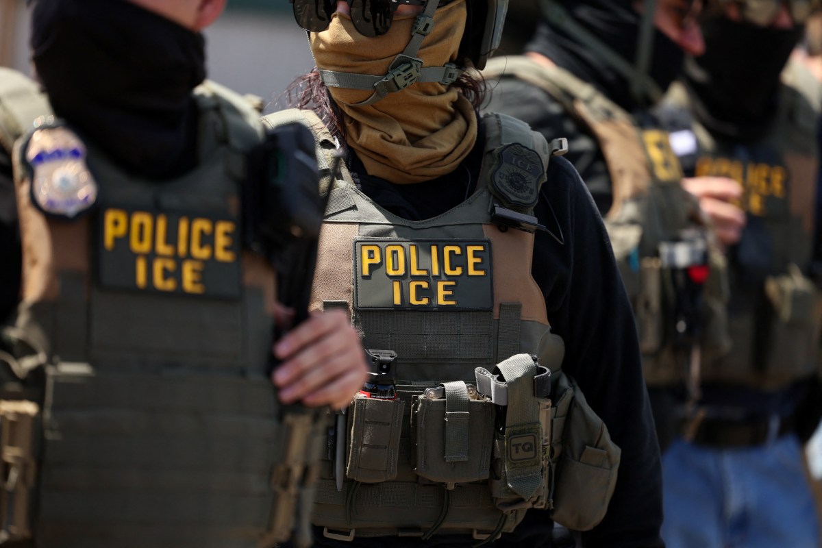 DNC Votes to Back Eliminating ICE as Trump Expands Deportations