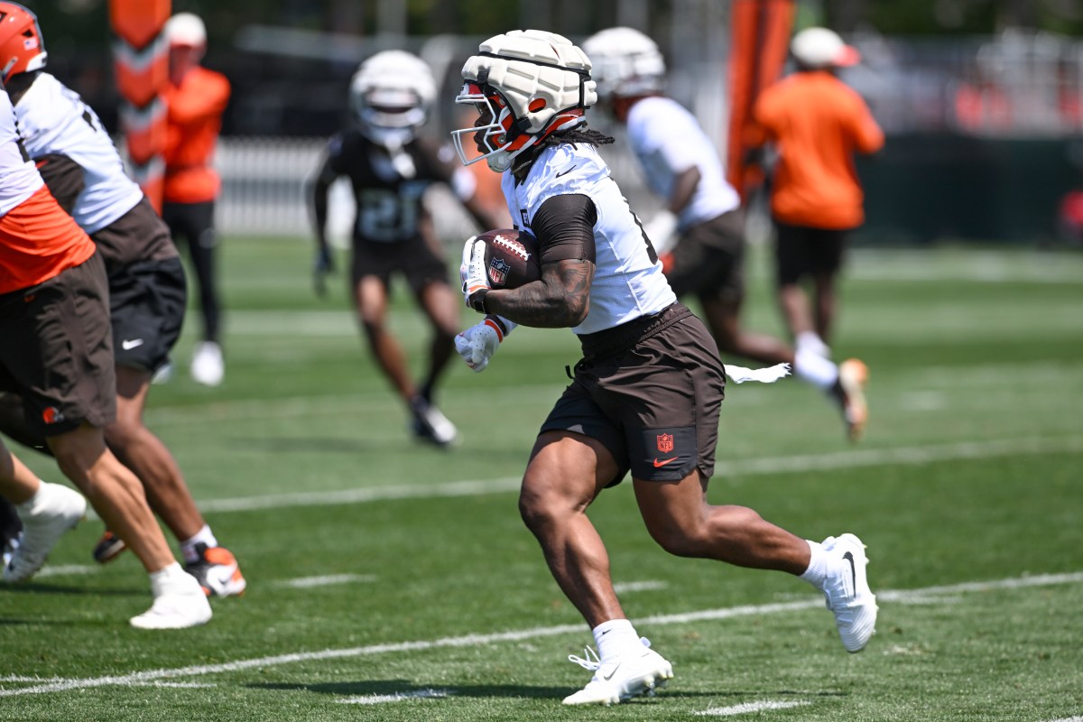 Browns RB Faces Injury Concern After Not Being Seen at Practice