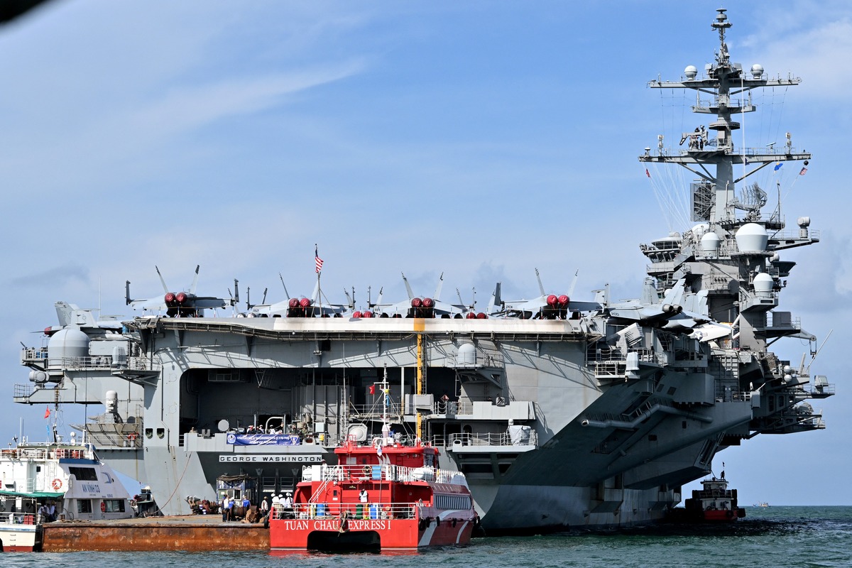 USS George Washington in photos—And how it compares to USS Lincoln