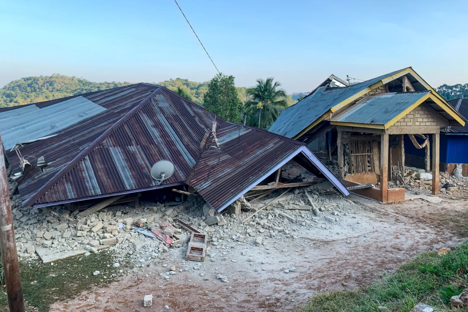 Image for article: Videos: Building Collapses as Deadly Earthquake Hits Indonesia
