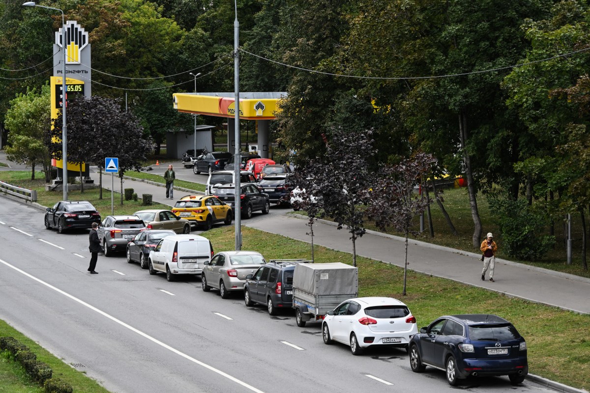 Videos Shows Brawls Breaking Out Over Crippling Russian Gas Shortages